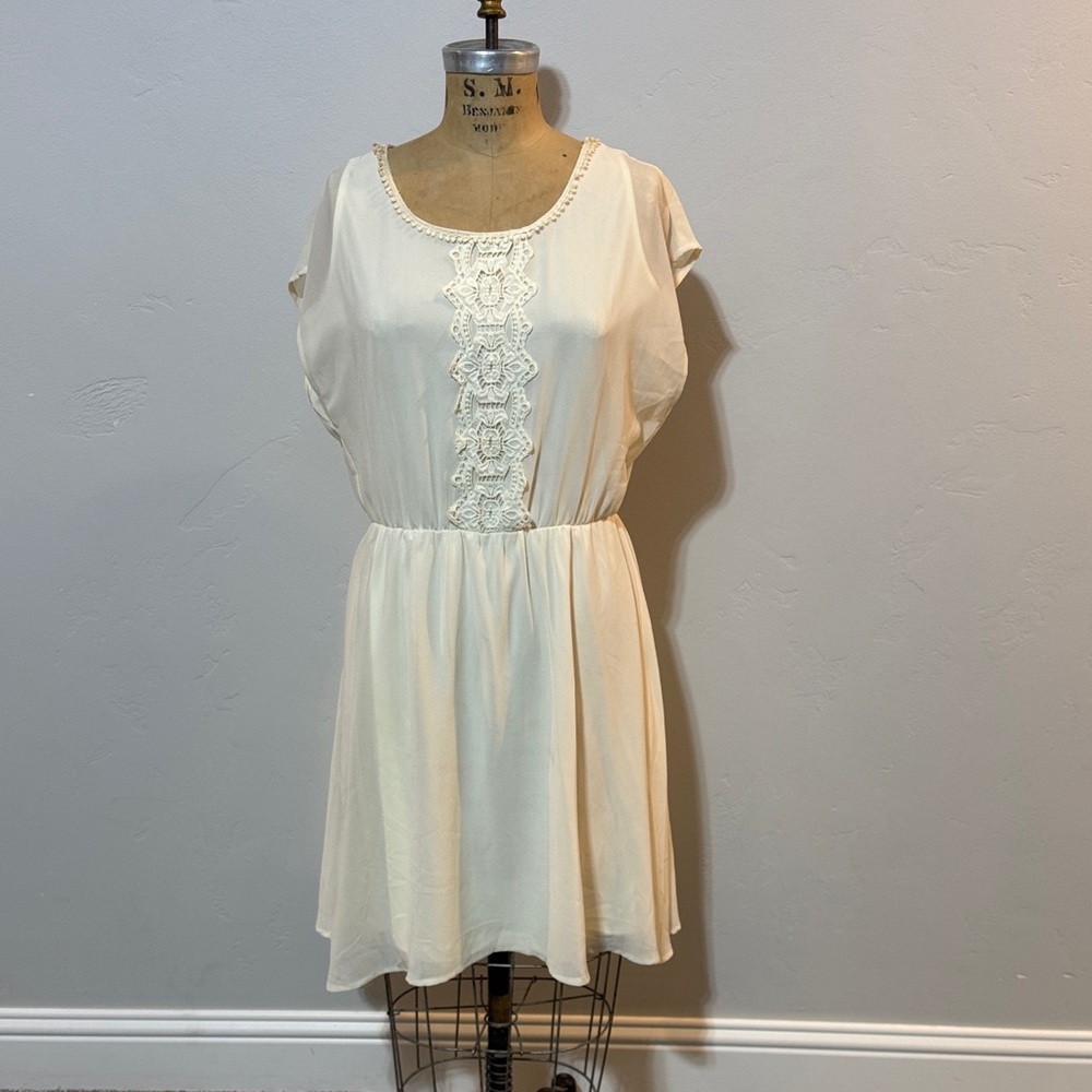 Elegant Cream Lace Dress